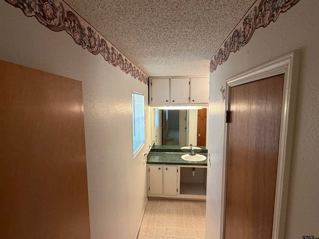 226 Caroline St, Rusk, TX 75785