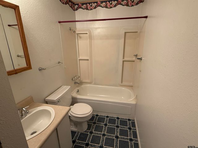 226 Caroline St, Rusk, TX 75785