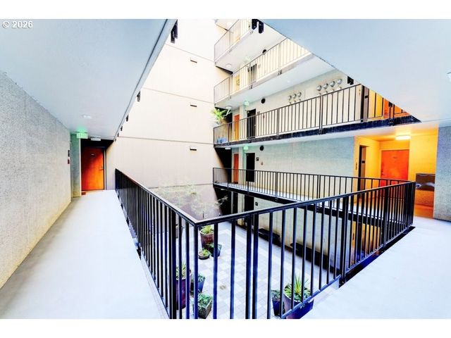 2020 Sw MAIN St 402, Portland, OR 97205