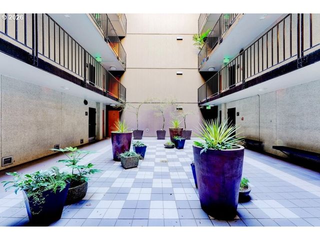 2020 Sw MAIN St 402, Portland, OR 97205