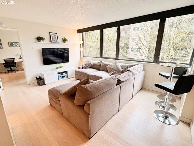 2020 Sw MAIN St 402, Portland, OR 97205