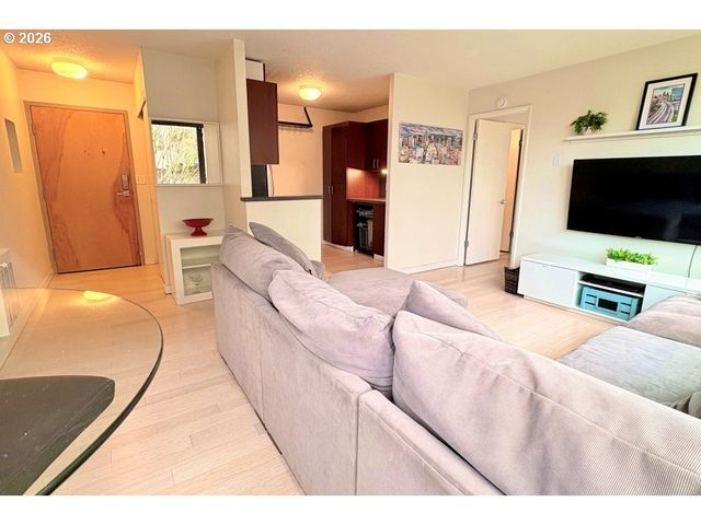 2020 Sw MAIN St 402, Portland, OR 97205