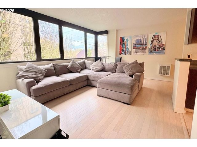 2020 Sw MAIN St 402, Portland, OR 97205