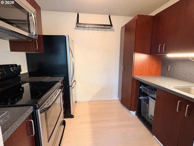 2020 Sw MAIN St 402, Portland, OR 97205