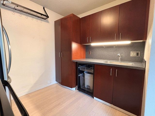 2020 Sw MAIN St 402, Portland, OR 97205