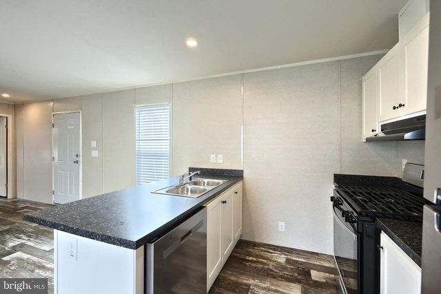 69 MOBILE DR, Thomasville, PA 17364