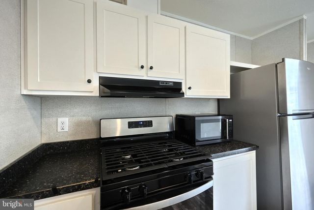 69 MOBILE DR, Thomasville, PA 17364