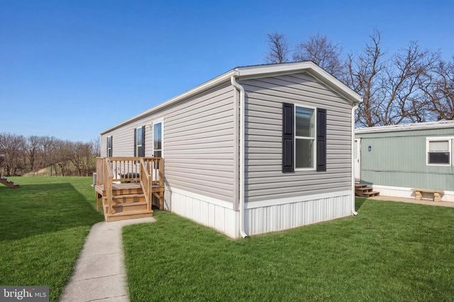 69 MOBILE DR, Thomasville, PA 17364