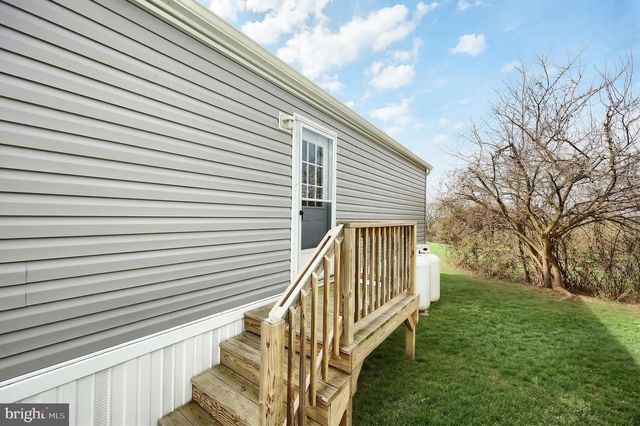 69 MOBILE DR, Thomasville, PA 17364