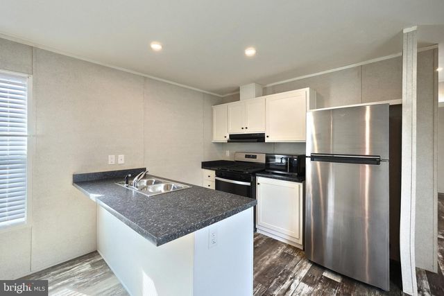 69 MOBILE DR, Thomasville, PA 17364