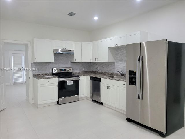 511 NW 62nd Ave, Miami, FL 33126