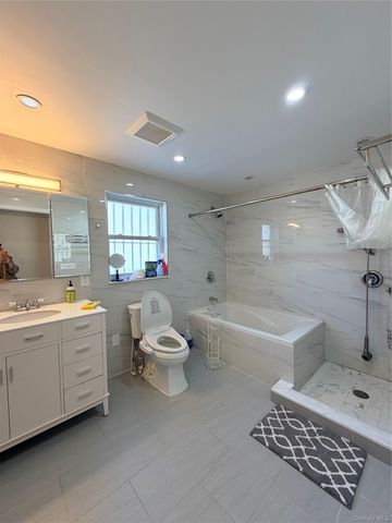 3321 Farrington Street 2nd FL, Flushing, NY 11354