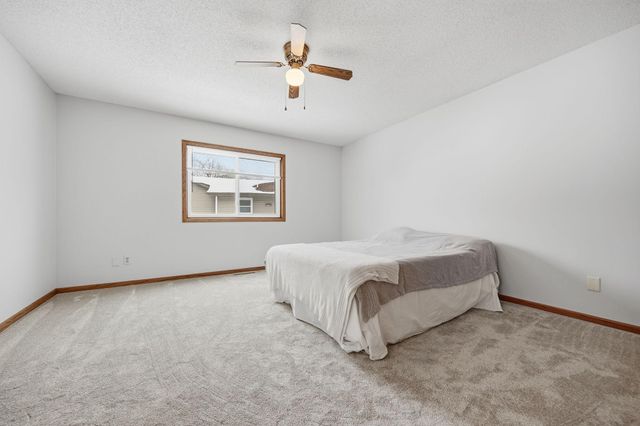 5452 Helena Road N, Oakdale, MN 55128