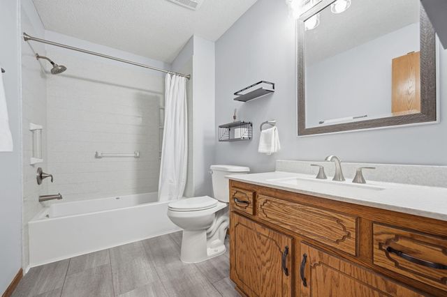 5452 Helena Road N, Oakdale, MN 55128