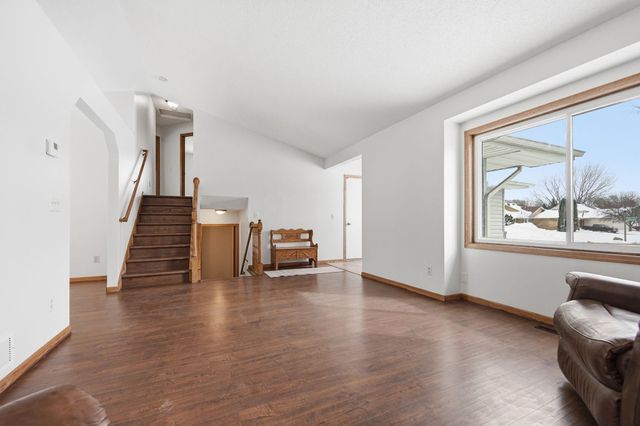 5452 Helena Road N, Oakdale, MN 55128