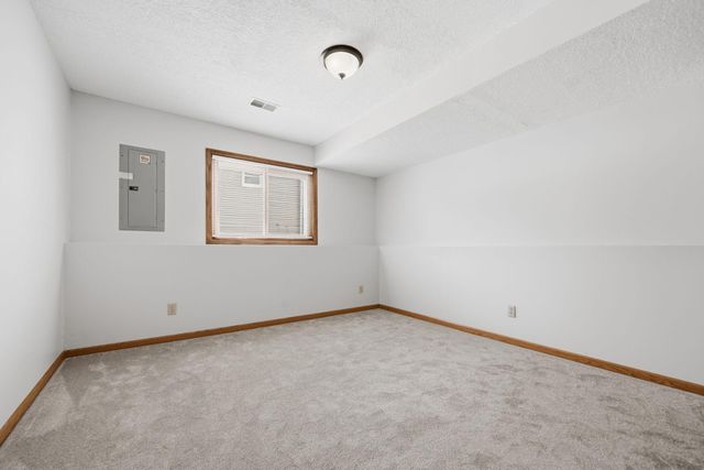 5452 Helena Road N, Oakdale, MN 55128