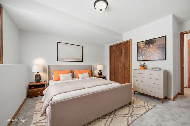 5452 Helena Road N, Oakdale, MN 55128