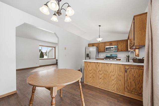 5452 Helena Road N, Oakdale, MN 55128