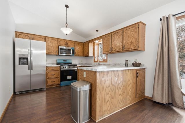 5452 Helena Road N, Oakdale, MN 55128