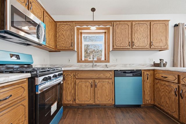 5452 Helena Road N, Oakdale, MN 55128