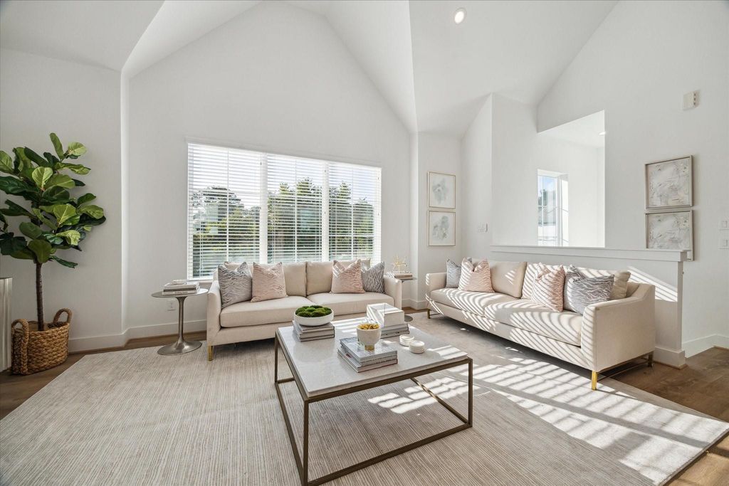 845 Elkhart Street B, Houston, TX 77091