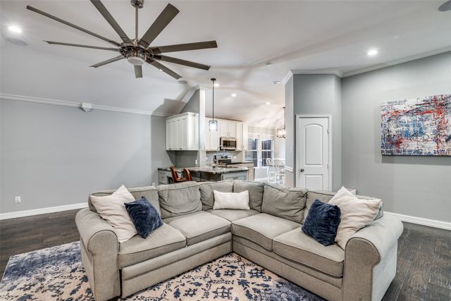 2301 Trickling Creek Drive, Garland, TX 75041