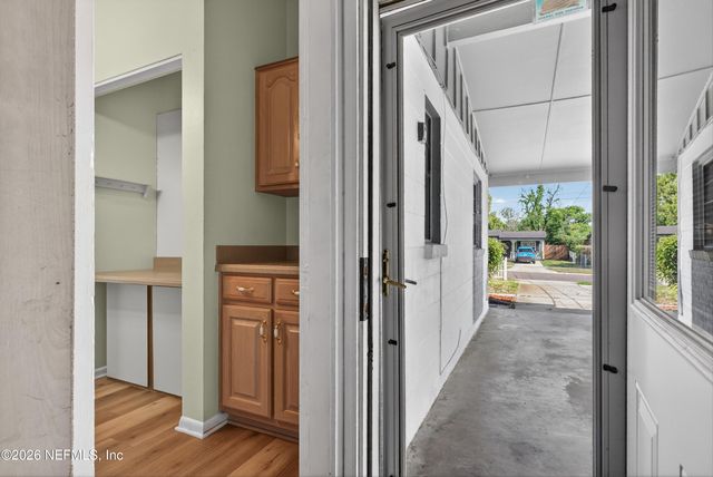 7638 CREST Drive N, Jacksonville, FL 32221