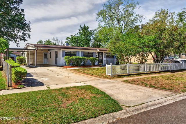 7638 CREST Drive N, Jacksonville, FL 32221