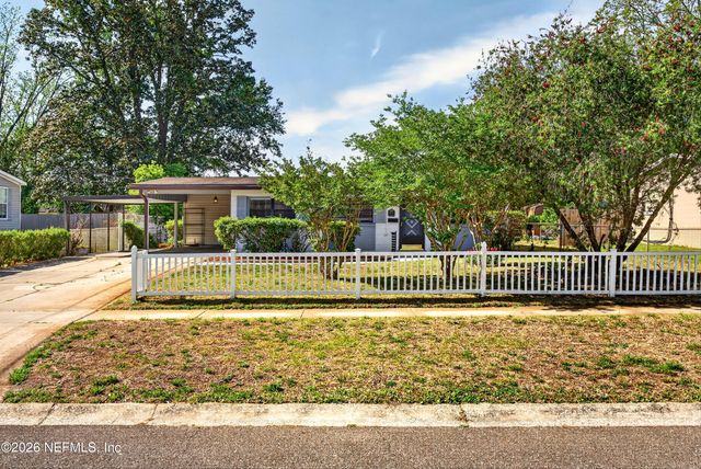 7638 CREST Drive N, Jacksonville, FL 32221