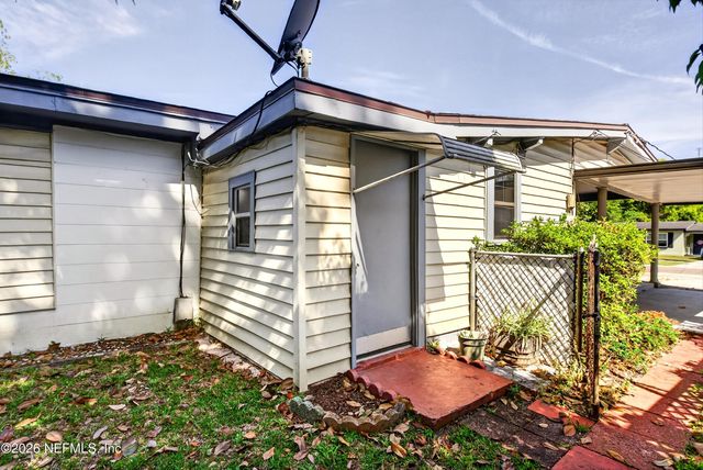 7638 CREST Drive N, Jacksonville, FL 32221