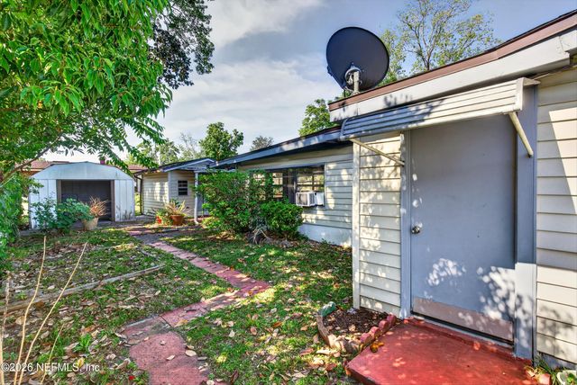 7638 CREST Drive N, Jacksonville, FL 32221