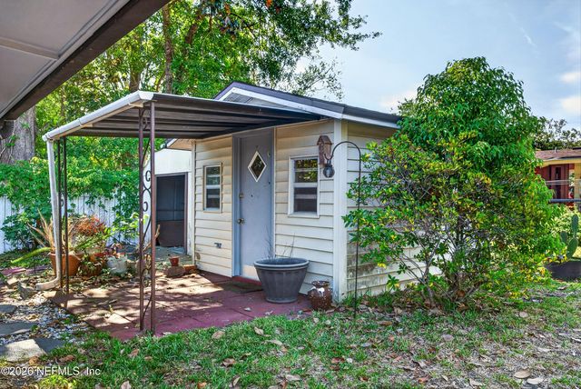 7638 CREST Drive N, Jacksonville, FL 32221