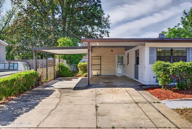 7638 CREST Drive N, Jacksonville, FL 32221