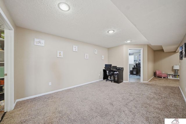 900 Fairway Ct Court, Crete, NE 68333