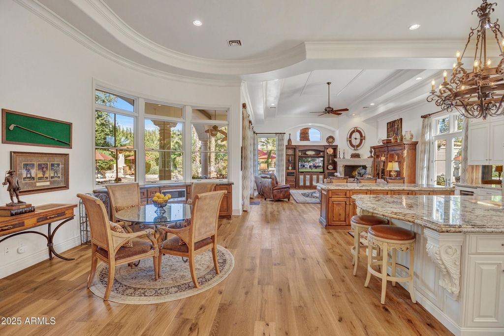 Image 13 of property listing at 7437 N 71ST Street, Paradise Valley, AZ 85253