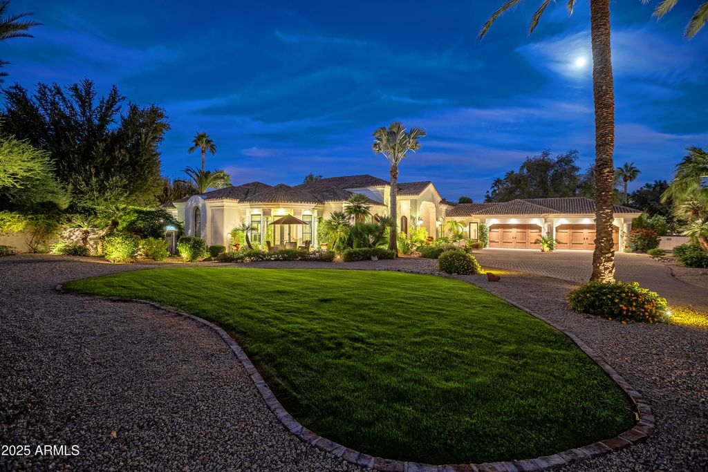 Image 2 of property listing at 7437 N 71ST Street, Paradise Valley, AZ 85253