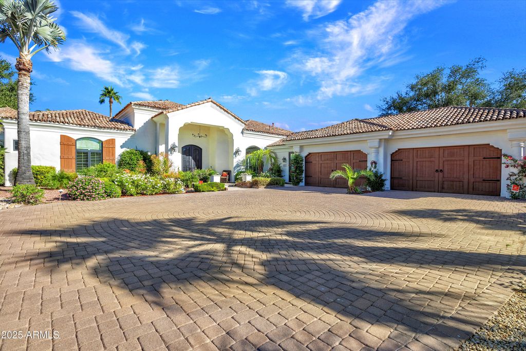 Image 3 of property listing at 7437 N 71ST Street, Paradise Valley, AZ 85253