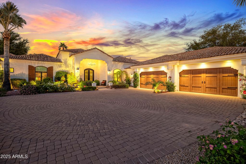 Image 4 of property listing at 7437 N 71ST Street, Paradise Valley, AZ 85253