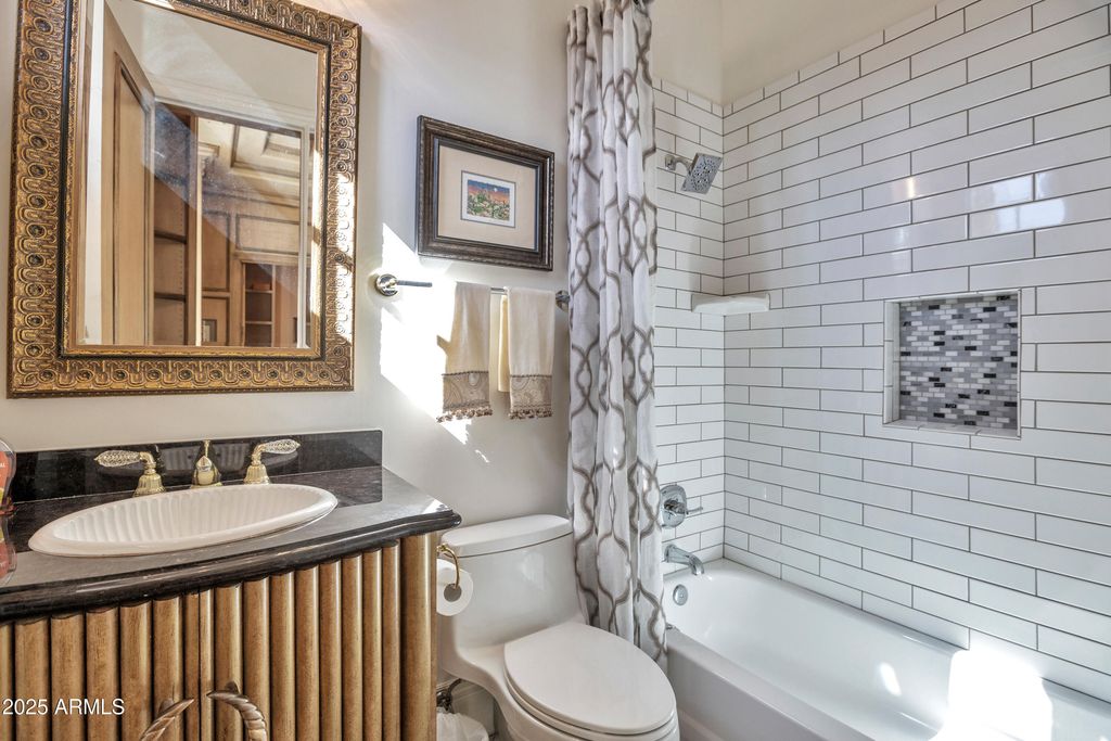 Image 43 of property listing at 7437 N 71ST Street, Paradise Valley, AZ 85253