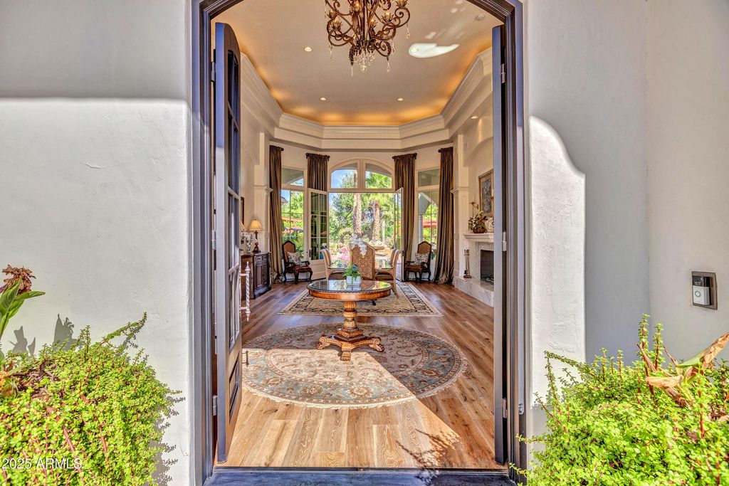 Image 6 of property listing at 7437 N 71ST Street, Paradise Valley, AZ 85253