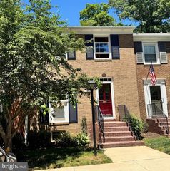 7674 TIVERTON DR, Springfield, VA 22152