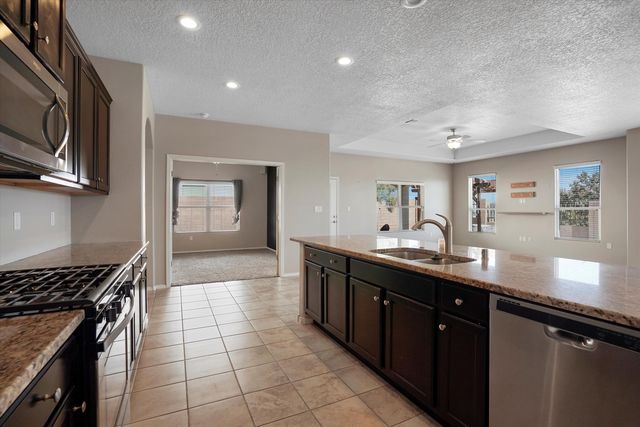 1860 Camino Corona SW, Los Lunas, NM 87031