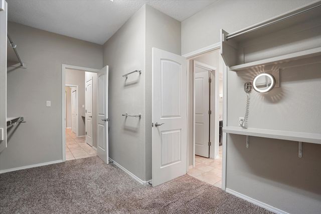 1860 Camino Corona SW, Los Lunas, NM 87031