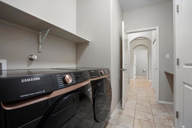 1860 Camino Corona SW, Los Lunas, NM 87031