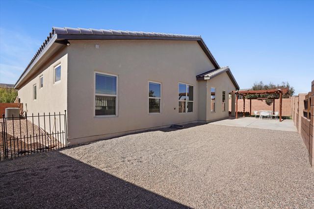 1860 Camino Corona SW, Los Lunas, NM 87031