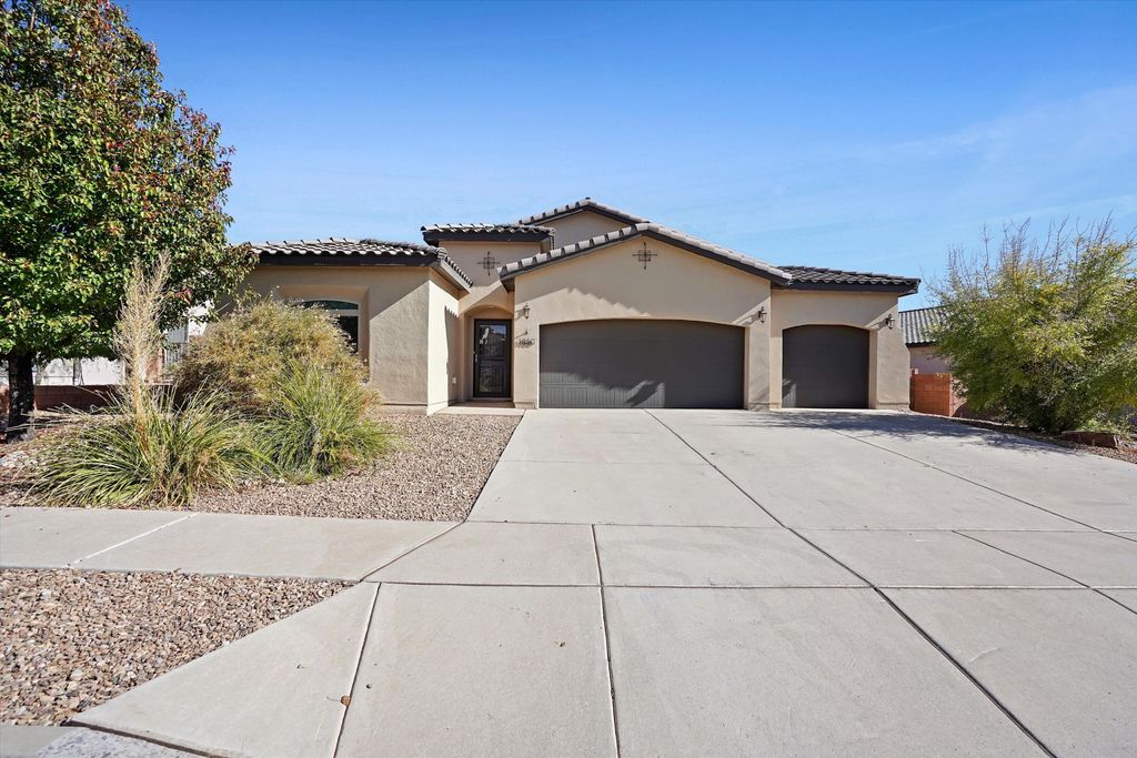 1860 Camino Corona SW, Los Lunas, NM 87031