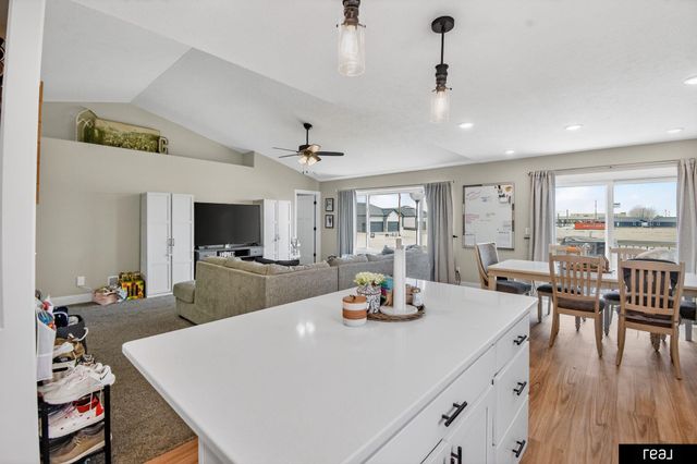1653 Stonewood Avenue, Grand Island, NE 68803