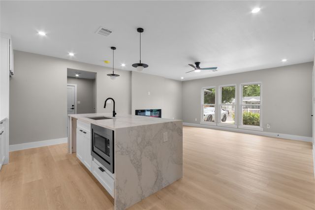 2649 Easter Avenue, Dallas, TX 75216