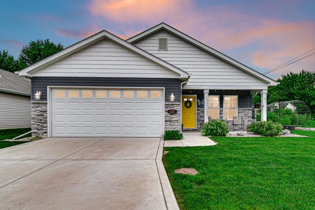 122 Emerald Drive, Porter, IN 46304