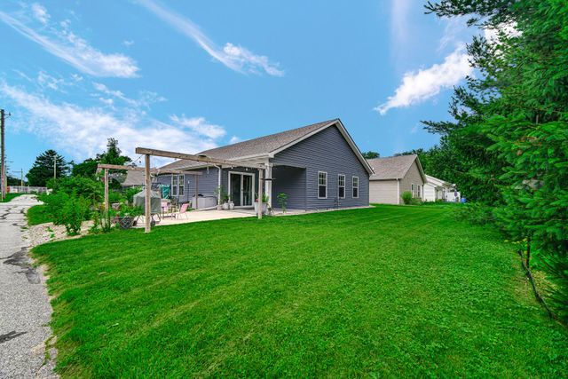122 Emerald Drive, Porter, IN 46304